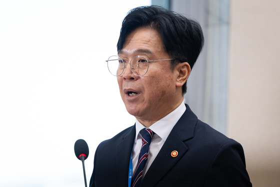 업무보고하는 김영훈 고용노동부 장관