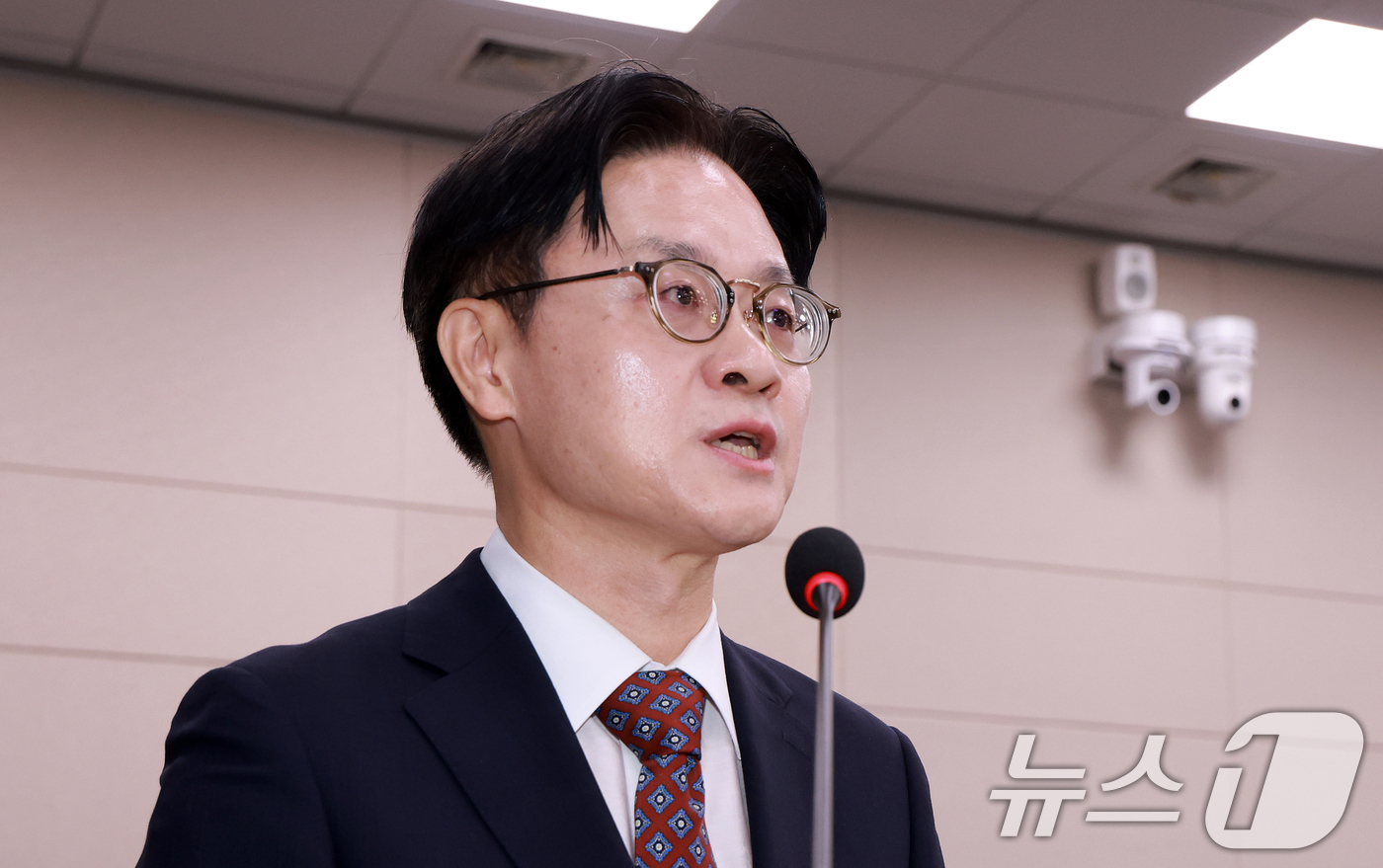 (서울=뉴스1) 이호윤 기자 = 김정관 산업통상부 장관이 12일 서울 여의도 국회에서 열린 산업통상자원중소벤처기업위원회 1차 전체회의에서 업무보고를 하고 있다. 2026.8.12/ …