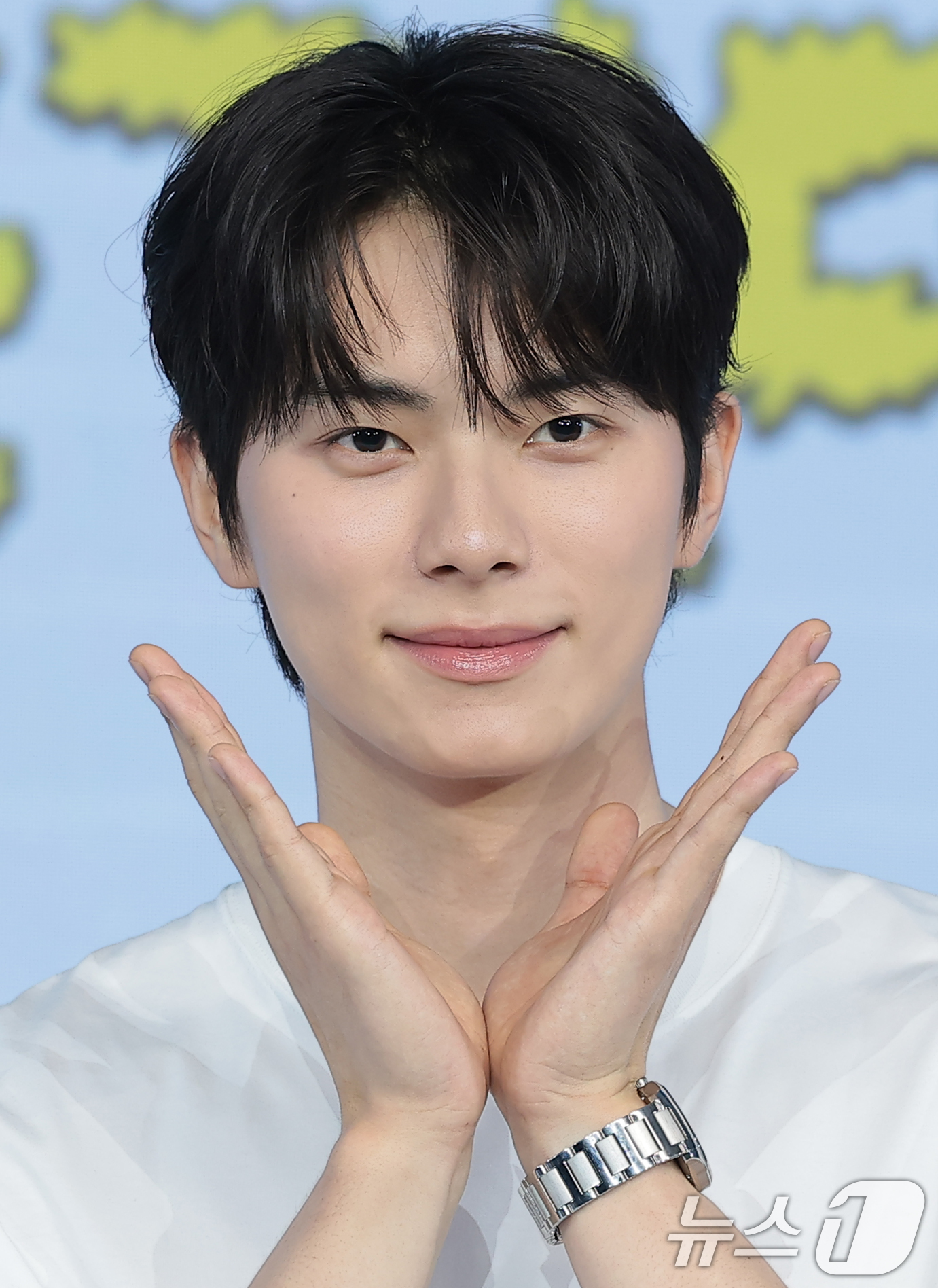 (서울=뉴스1) 권현진 기자 = 배우 이채민이 12일 서울 마포구 호텔 나루 서울 엠갤러리에서 열린 넷플릭스 예능 '대체 등산을 왜 하는 건데?' 제작발표회에서 포즈를 취하고 있다 …
