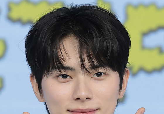 아채민, 정상에 핀 꽃