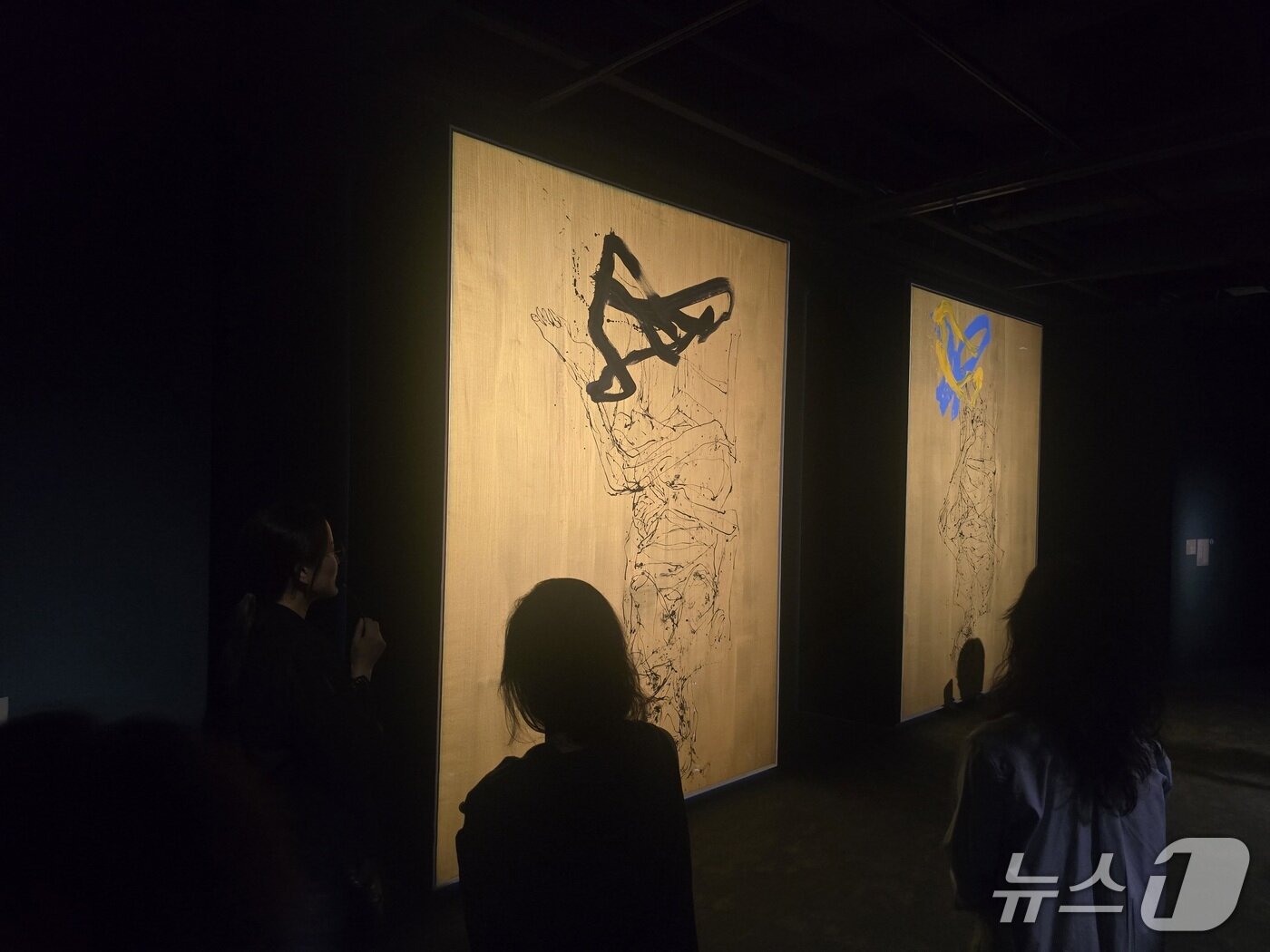 본문 이미지 - '게오르그 바젤리츠 회고전' 전시 전경. 2026.08.12. ⓒ 뉴스1 김정한 기자