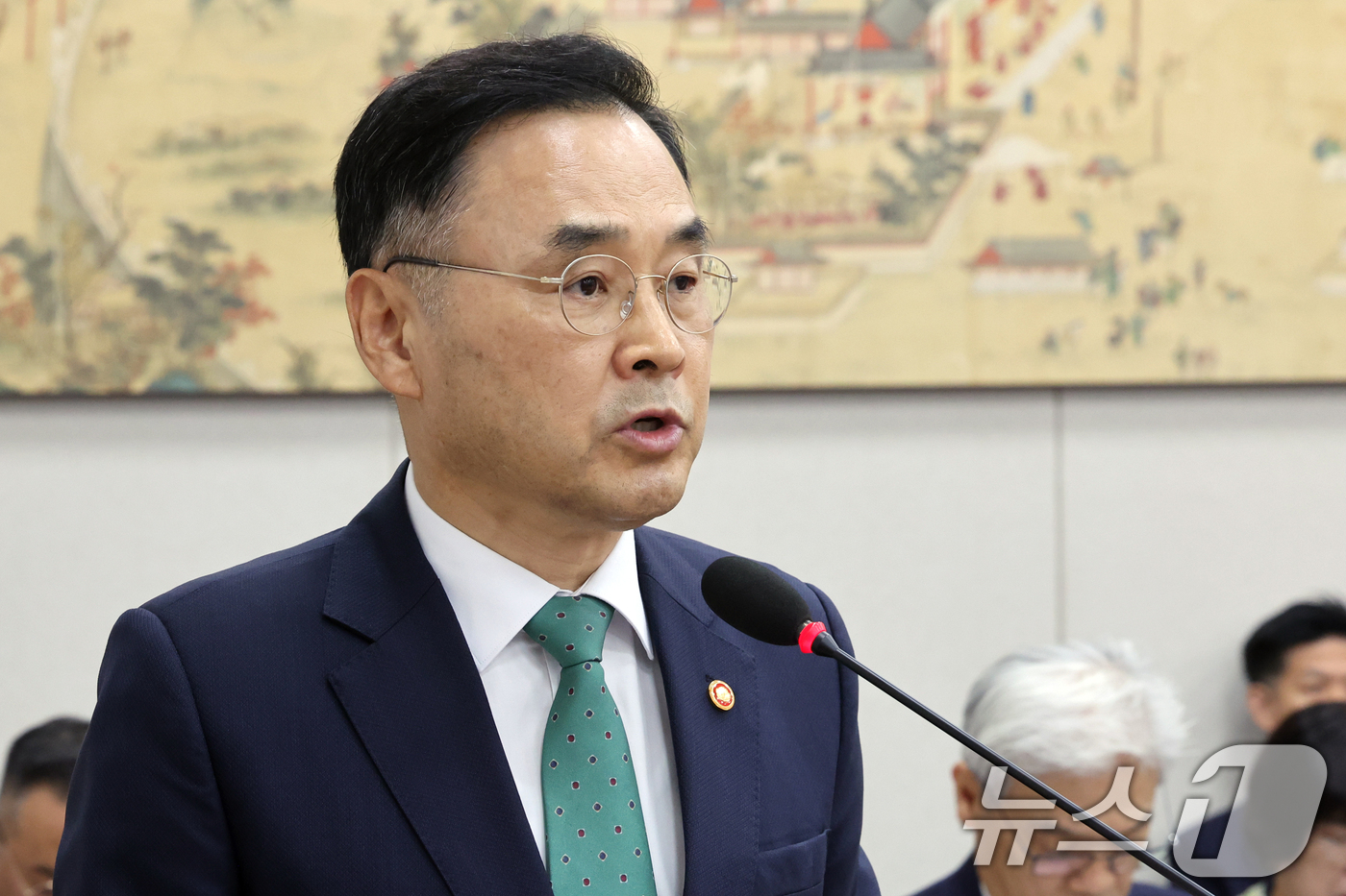 (서울=뉴스1) 황기선 기자 = 차정인 국가교육위원회 위원장이 12일 오전 서울 여의도 국회에서 열린 교육위원회 전체회의에서 업무보고를 하고 있다.  2026.8.12/뉴스1