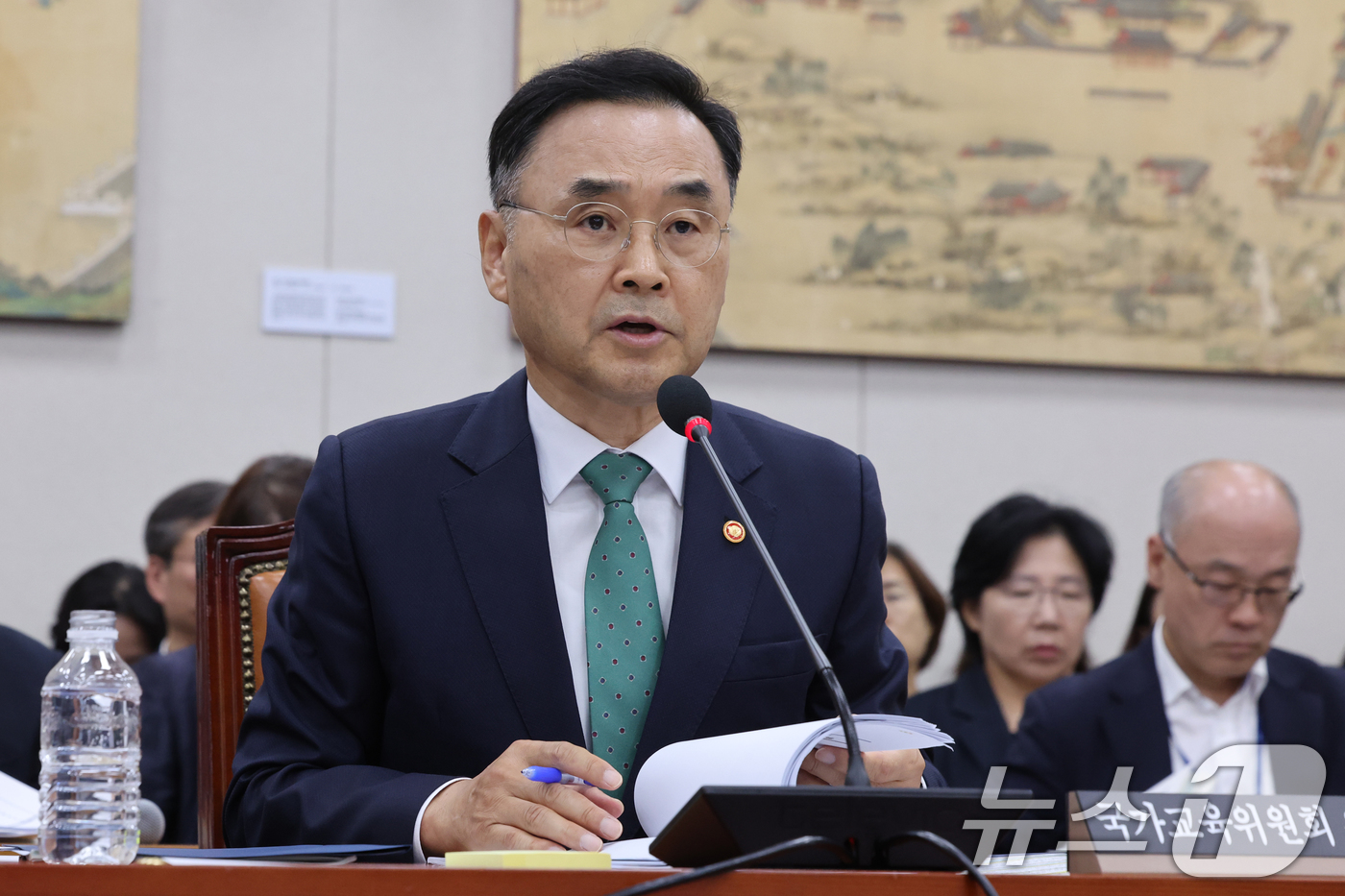 (서울=뉴스1) 황기선 기자 = 차정인 국가교육위원회 위원장이 12일 오전 서울 여의도 국회에서 열린 교육위원회 전체회의에서 업무보고를 하고 있다.  2026.8.12/뉴스1