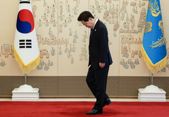 신임장 제정식 입장하는 이재명 대통령