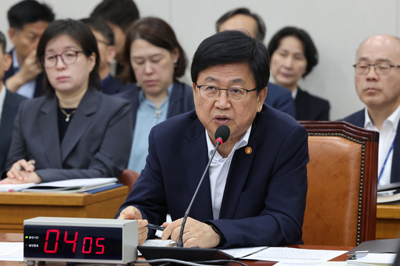 최교진 "'전액 장학금' 지방 국립대 자퇴·반수 땐 등록금 환수"