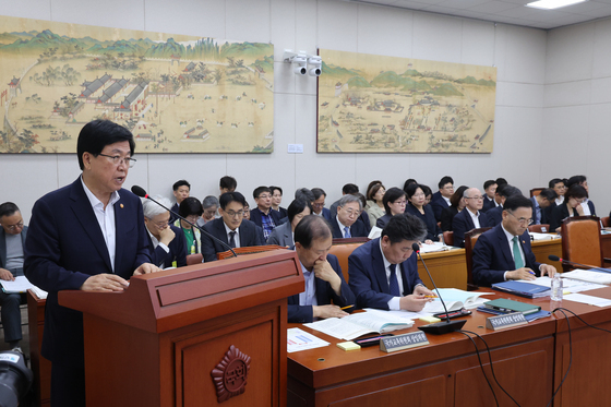 최교진 장관, 국회 교육위 업무보고