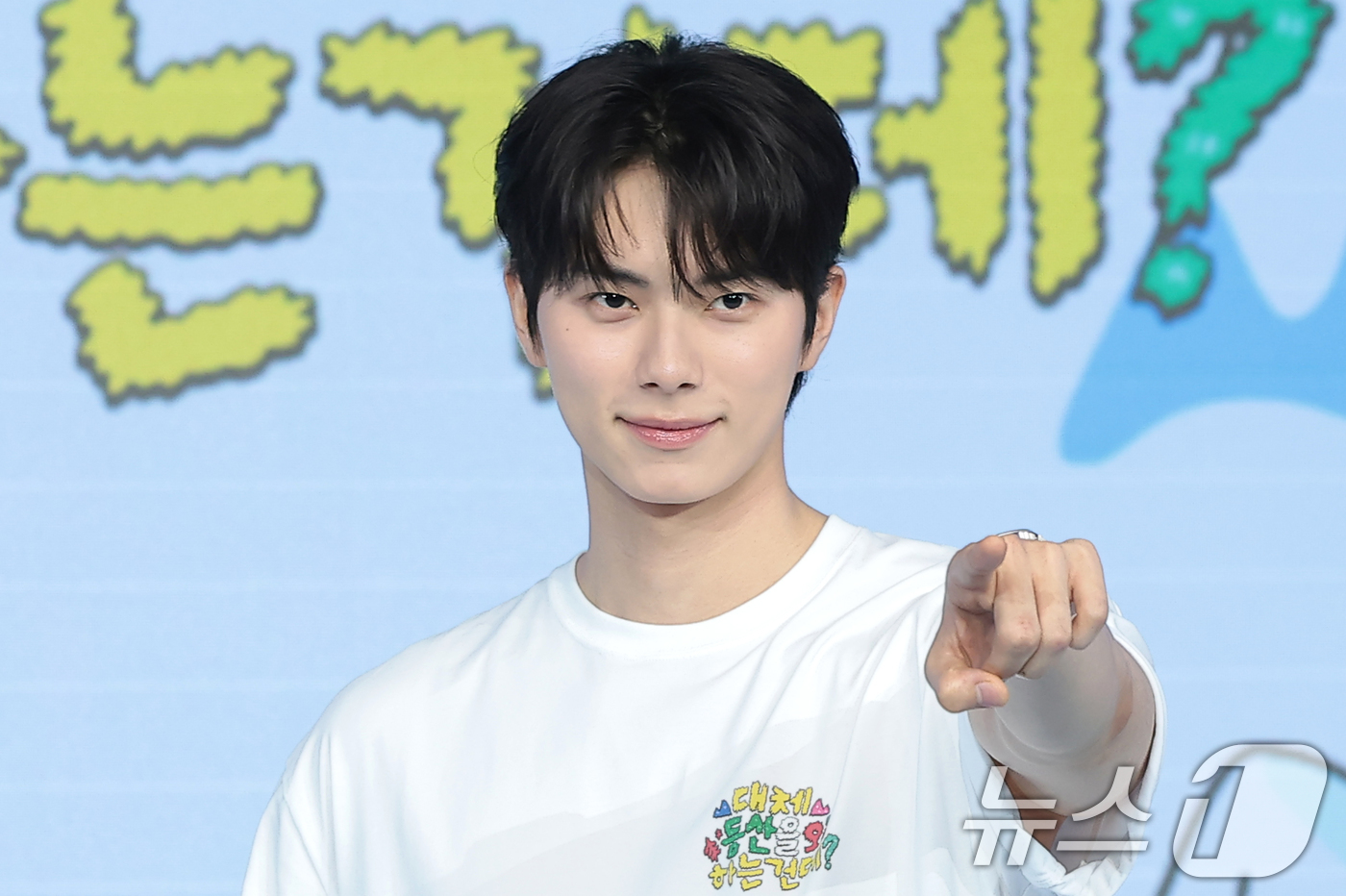 (서울=뉴스1) 권현진 기자 = 배우 이채민이 12일 서울 마포구 호텔 나루 서울 엠갤러리에서 열린 넷플릭스 예능 '대체 등산을 왜 하는 건데?' 제작발표회에서 포즈를 취하고 있다 …