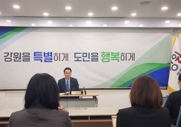 우상호 "AI센터 등 한 달 성과…전임 산하기관장 거취 고민해야"