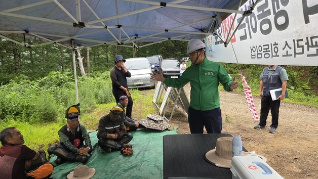"벌·뱀 조심"…동부산림청, 정선 풀베기 현장 안전점검