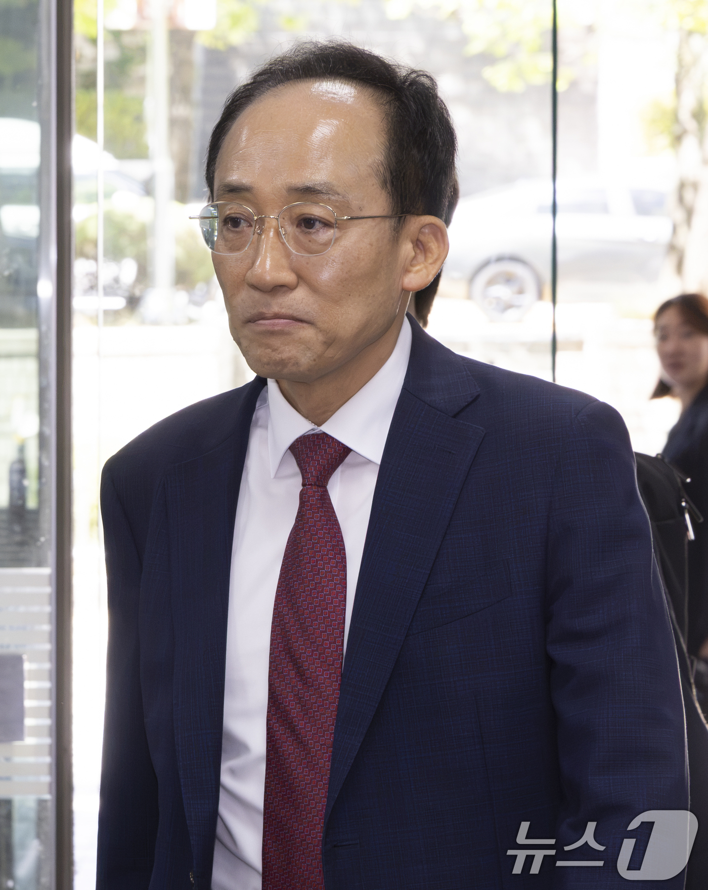 (서울=뉴스1) 최지환 기자 = 12·3 비상계엄 당시 국회의 계엄 해제 표결을 방해한 혐의를 받는 추경호 대구시장이 12일 서울 서초구 서울중앙지방법원에서 열린 내란중요임무종사 …
