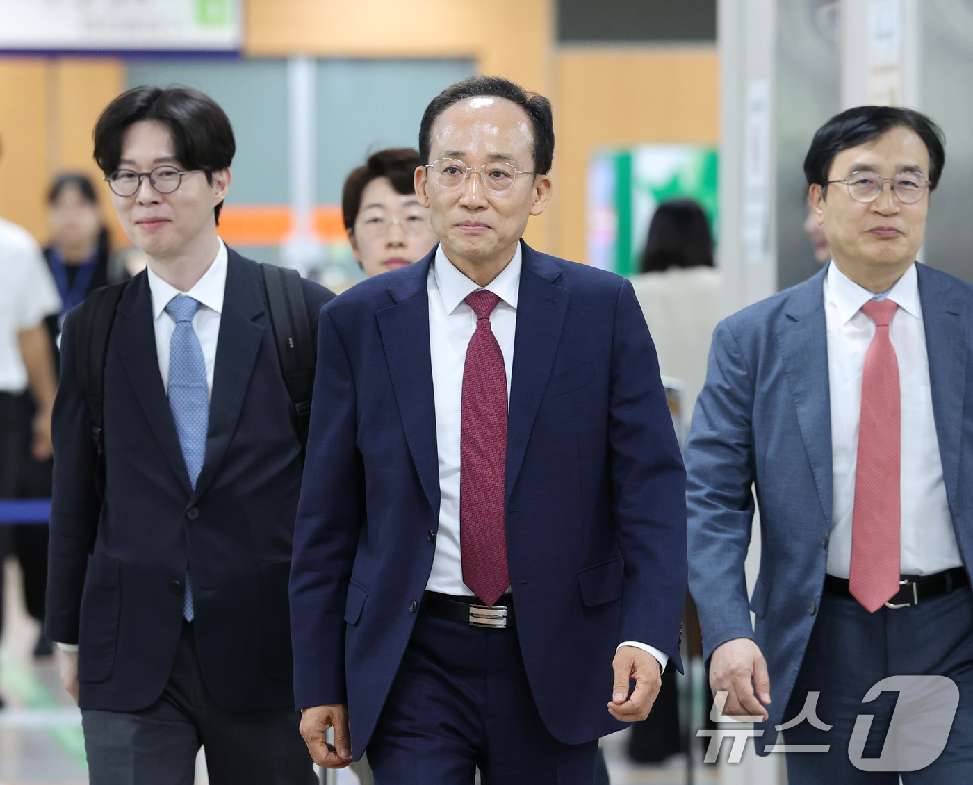 (서울=뉴스1) 최지환 기자 = 12·3 비상계엄 당시 국회의 계엄 해제 표결을 방해한 혐의를 받는 추경호 대구시장이 12일 서울 서초구 서울중앙지방법원에서 열린 내란중요임무종사 …