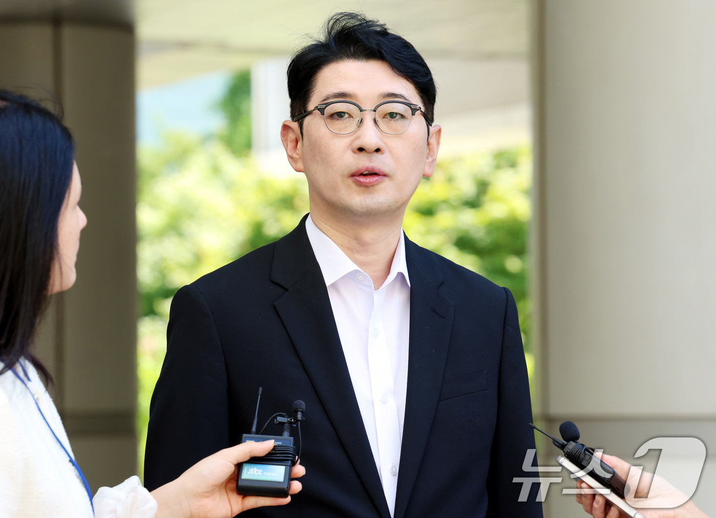 (서울=뉴스1) 최지환 기자 = 주진우 국민의힘 의원이 12일 서울 서초구 서울중앙지방법원에서 열린 추경호 대구시장의 12·3 비상계엄 당시 국회의 계엄 해제 표결을 방해한 혐의 …