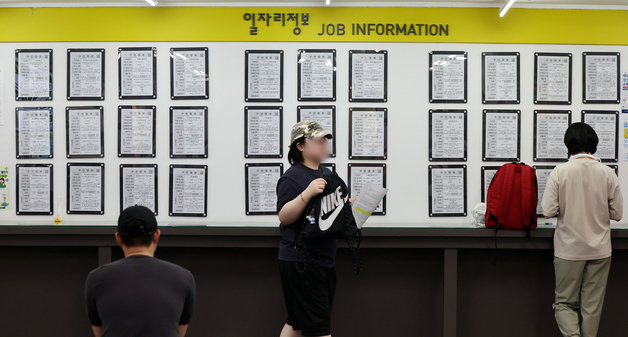 고용 회복에도 청년엔 '찬바람'…취업 46개월째↓·실업률 4년래 최고(종합)