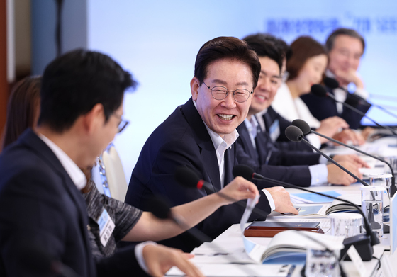 李대통령 "미래 첨단산업에 국가 역량 투입…마음의 준비 돼 있다"(종합)