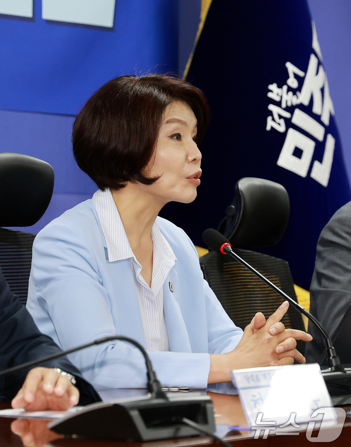 (서울=뉴스1) 이호윤 기자 = 한정애 더불어민주당 정책위의장이 12일 서울 여의도 국회에서 열린 주택시장 안정화 TF 제1차 회의에서 모두발언하고 있다. 2026.8.12/뉴스1 …