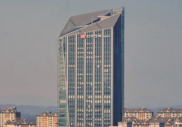 한전 상반기 영업익 4.9조, 전년동기比 16.6%↓…중동전쟁 여파 본격화