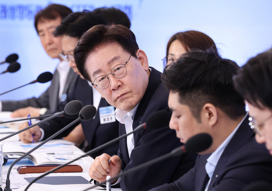 발언 듣는 이재명 대통령