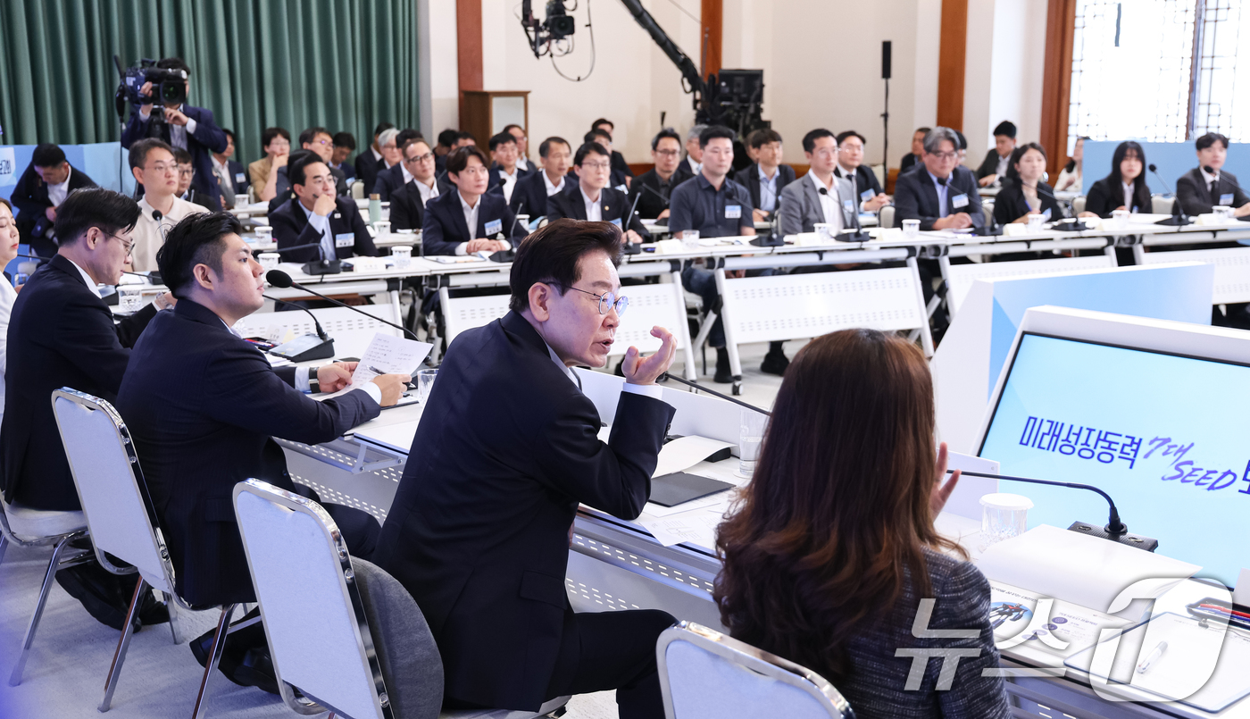 (서울=뉴스1) 허경 기자 = 이재명 대통령이 12일 청와대에서 열린 미래성장동력 7대SEED 보고회에서 발언하고 있다. 2026.8.12/뉴스1