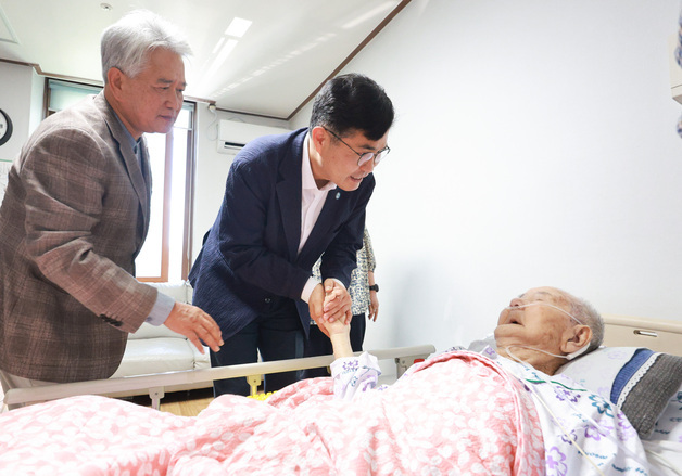 이원택 전북지사, 호남 유일 생존 이석규 애국지사 위문