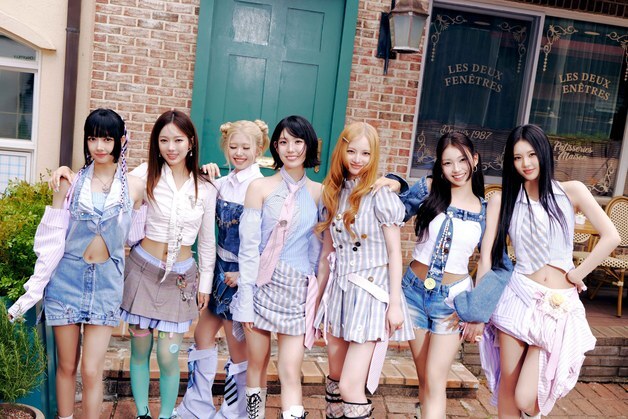 'JYP 걸그룹' 아워벌스데이, 단체 콘셉트 사진 공개…하이틴·키치
