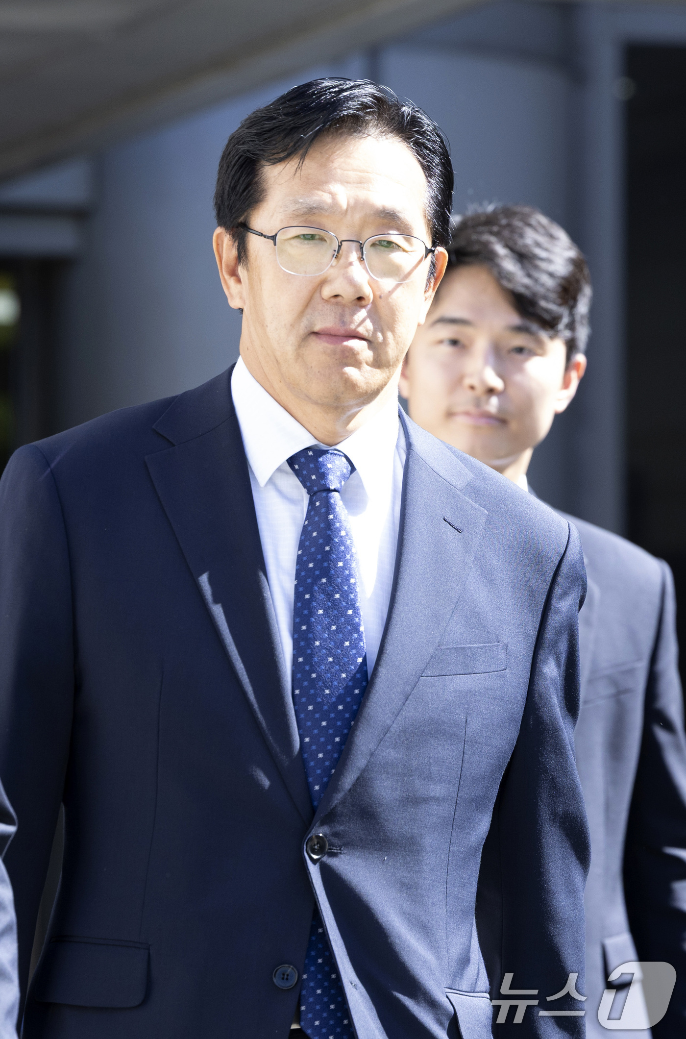 (서울=뉴스1) 최지환 기자 = 채 상병 순직 사건 처리 과정에서 부당하게 관여한 혐의를 받는 황유성 전 국군방첩사령관이 12일 오후 서울 서초구 서울중앙지방법원에서 열린 구속 전 …