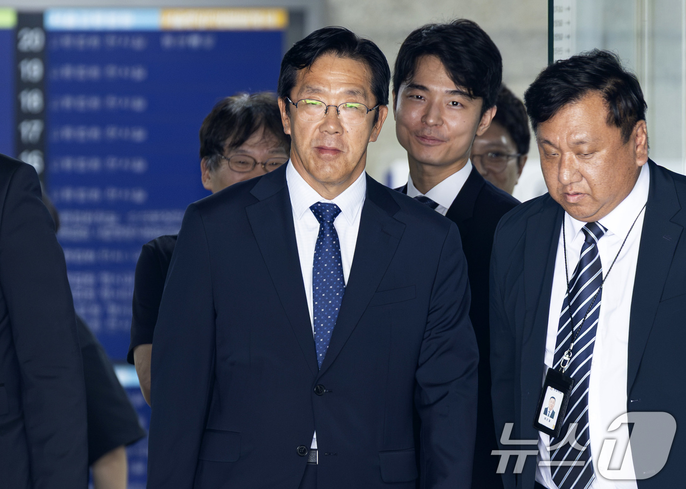 (서울=뉴스1) 최지환 기자 = 채 상병 순직 사건 처리 과정에서 부당하게 관여한 혐의를 받는 황유성 전 국군방첩사령관이 12일 오후 서울 서초구 서울중앙지방법원에서 열린 구속 전 …