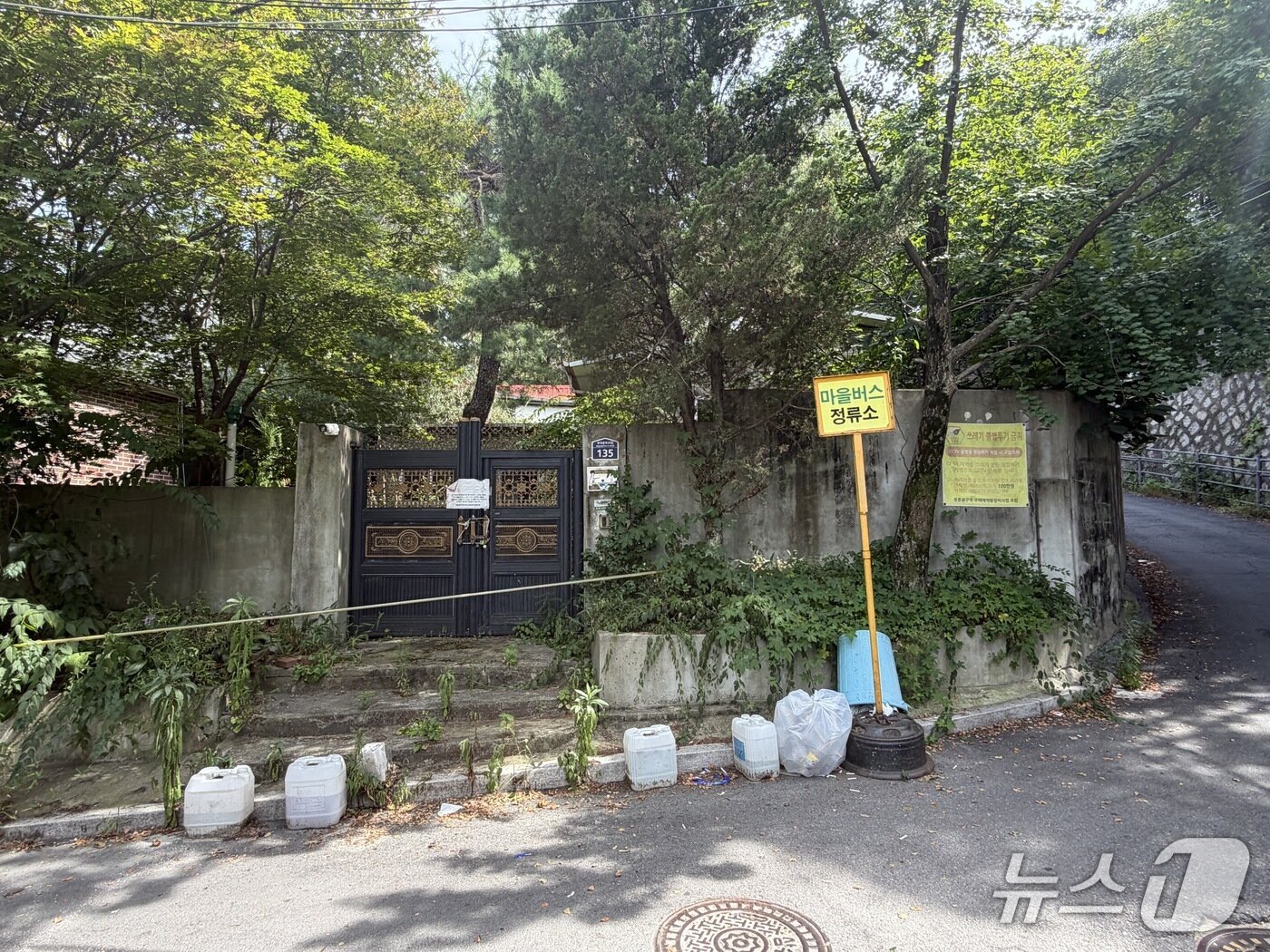 본문 이미지 - 10일 서울 성북구 정릉골의 마을버스 정류장 모습. 2026.8.10 ⓒ뉴스1 한수민 수습기자
