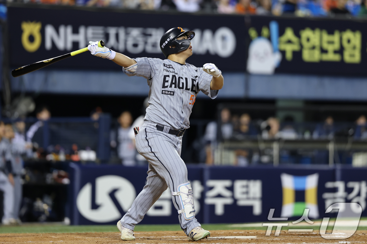 (서울=뉴스1) 안은나 기자 = 12일 오후 서울 송파구 잠실야구장에서 열린 프로야구 '2026 신한은행 SOL KBO리그' 한화 이글스와 두산 베어스의 경기, 5회초 2사 상황 …