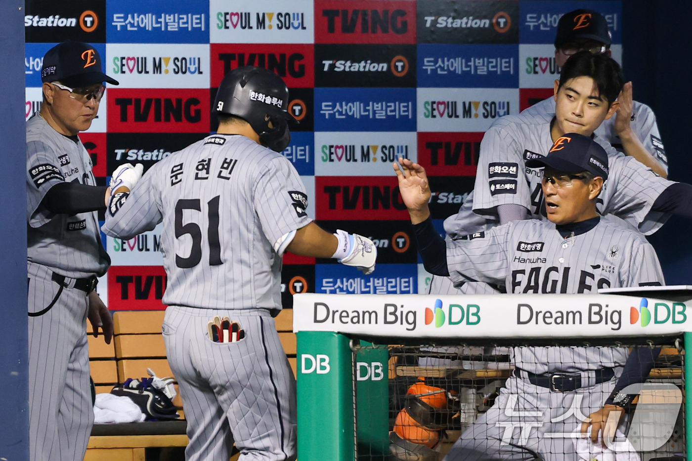 (서울=뉴스1) 안은나 기자 = 12일 오후 서울 송파구 잠실야구장에서 열린 프로야구 '2026 신한은행 SOL KBO리그' 한화 이글스와 두산 베어스의 경기, 5회초 2사 상황 …
