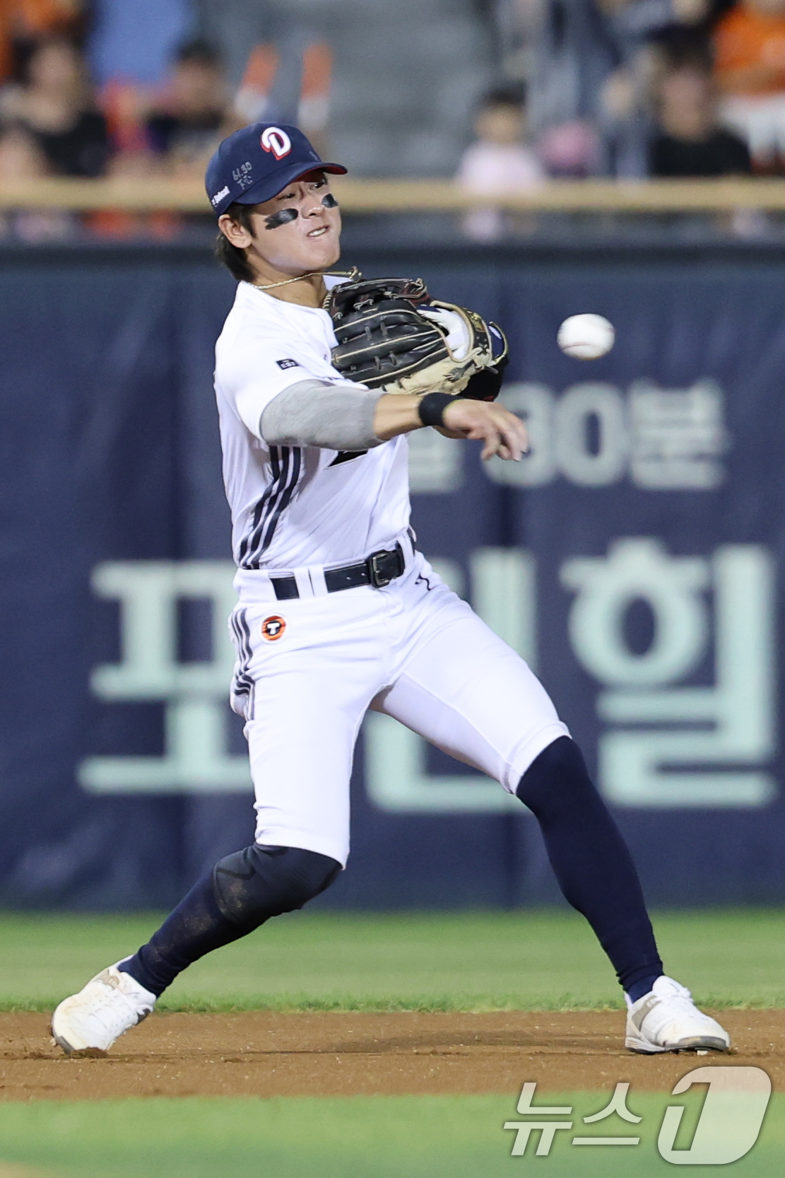 (서울=뉴스1) 안은나 기자 = 12일 오후 서울 송파구 잠실야구장에서 열린 프로야구 '2026 신한은행 SOL KBO리그' 한화 이글스와 두산 베어스의 경기, 6회초 1사 만루 …