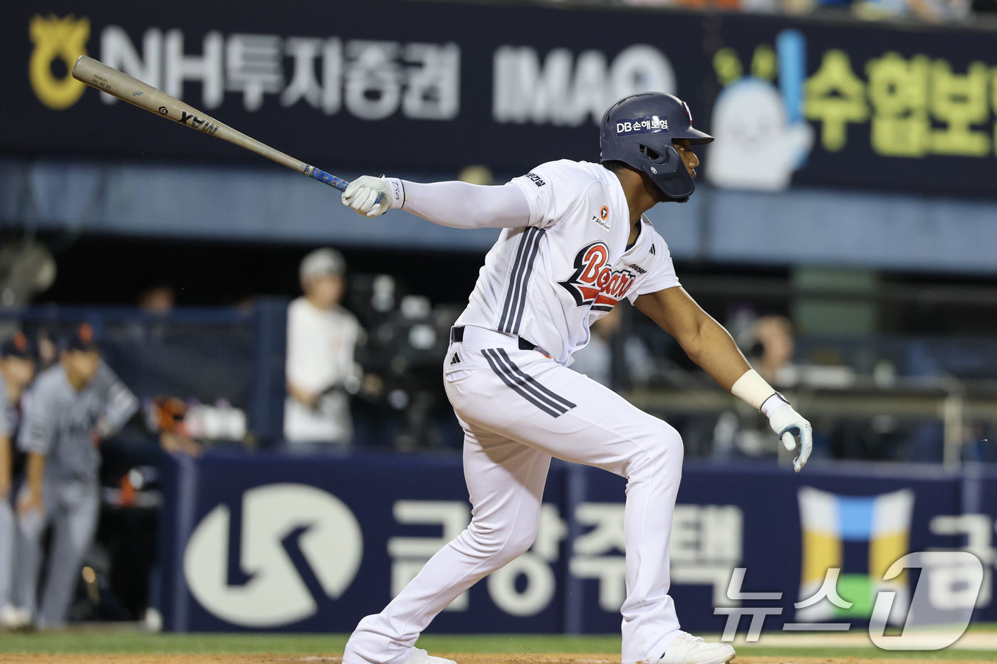 (서울=뉴스1) 안은나 기자 = 12일 오후 서울 송파구 잠실야구장에서 열린 프로야구 '2026 신한은행 SOL KBO리그' 한화 이글스와 두산 베어스의 경기, 7회말 2사 1루 …