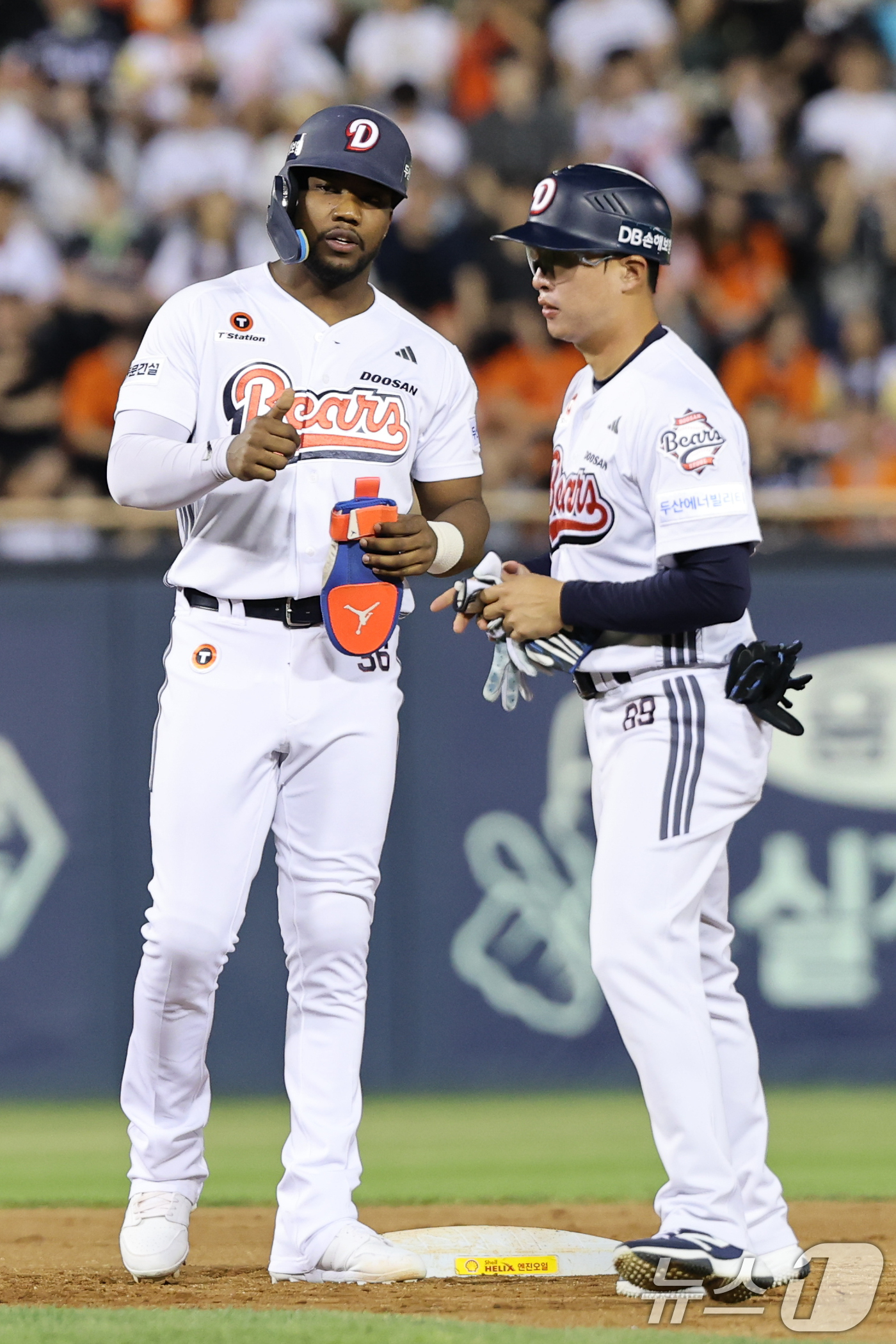 (서울=뉴스1) 안은나 기자 = 12일 오후 서울 송파구 잠실야구장에서 열린 프로야구 '2026 신한은행 SOL KBO리그' 한화 이글스와 두산 베어스의 경기, 7회말 2사 1루 …