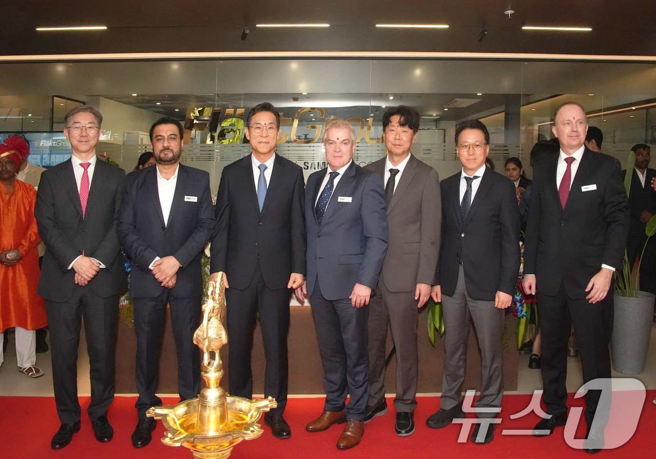 (서울=뉴스1) = 삼성전자가 12일(현지시간) 인도 마하라슈트라주 푸네에서 플랙트그룹의 신규 냉난방공조(HVAC) 생산라인을 준공하고  인도와 아시아·태평양 지역의 인공지능(AI …