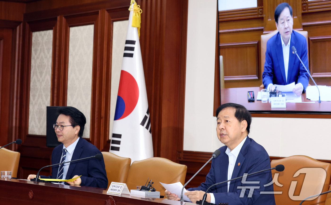 (서울=뉴스1) 김명섭 기자 = 구윤철 경제부총리 겸 재정경제부 장관이 13일 오전 서울 종로구 세종대로 정부서울청사에서 열린 비상경제본부 회의 겸 경제관계장관회의 겸 민생물가 특 …
