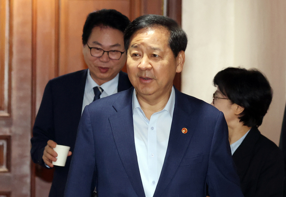 비상경제본부 회의 참석하는 구윤철 부총리