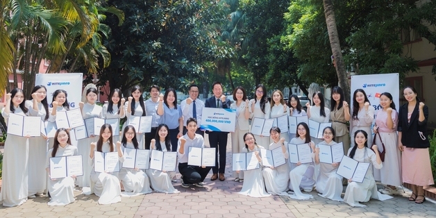 하이트진로, 베트남 대학생 20명에 장학금…글로벌 사회공헌 '박차'