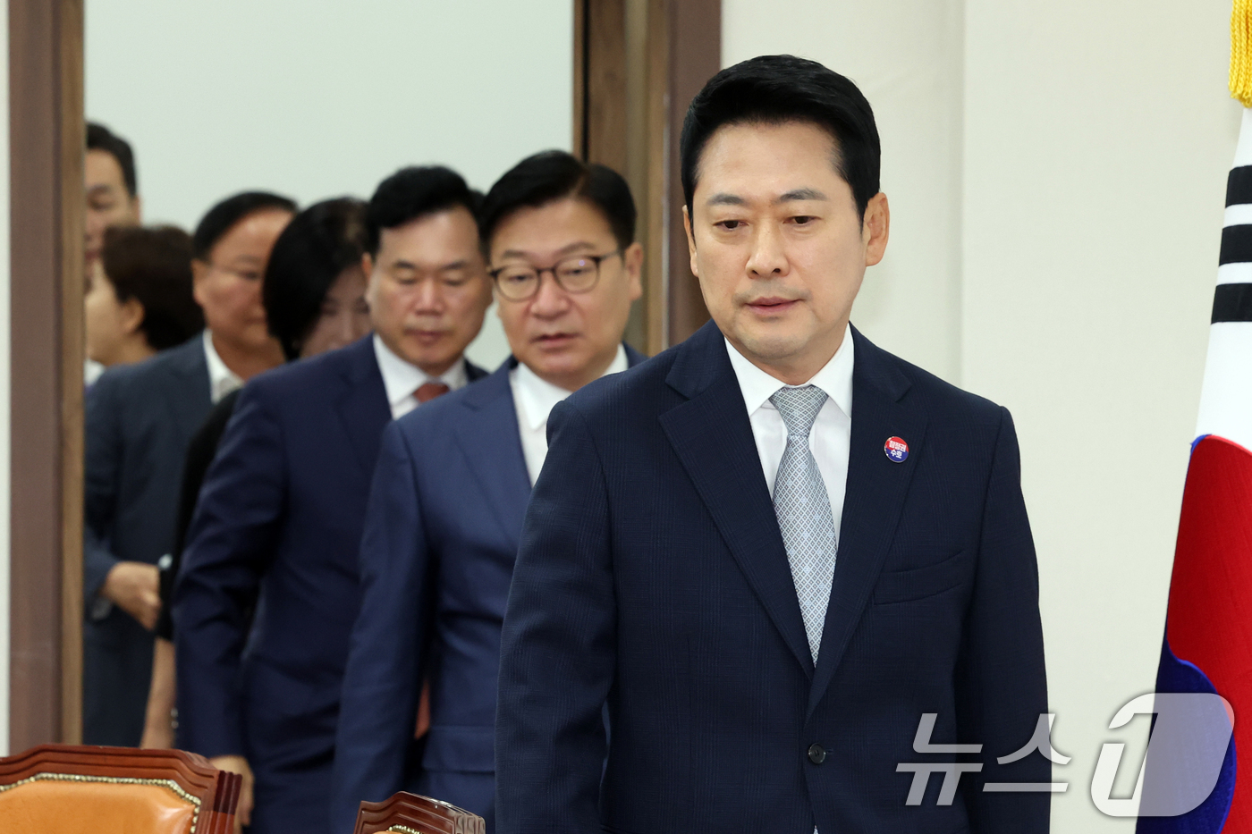 (서울=뉴스1) 황기선 기자 = 장동혁 국민의힘 대표가 13일 오전 서울 여의도 국회에서 열린 최고위원회의에 참석하고 있다. 2026.8.13/뉴스1