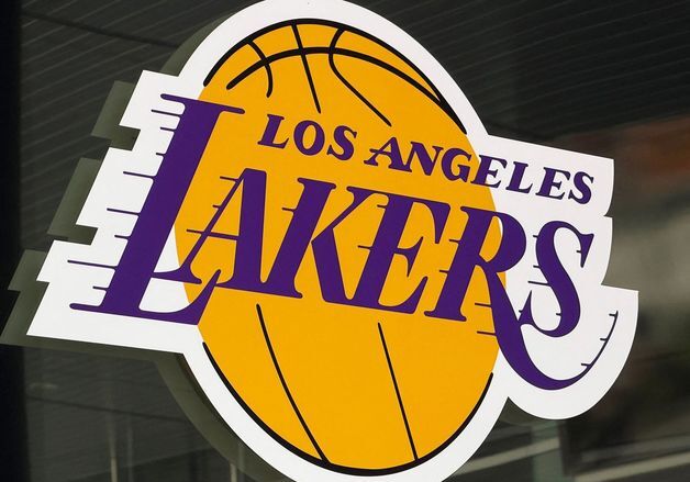 NBA 레이커스, 1년 만에 '18조원' 매각…트럼프 사위 일가 인수
