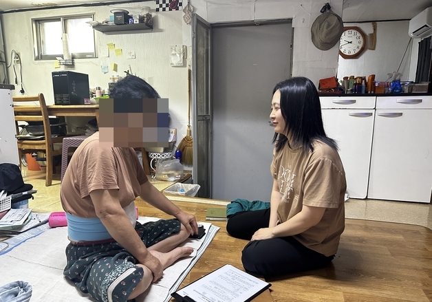 "문안부터 쉼터 제공까지"…영동군 폭염 취약 어르신 보호 강화