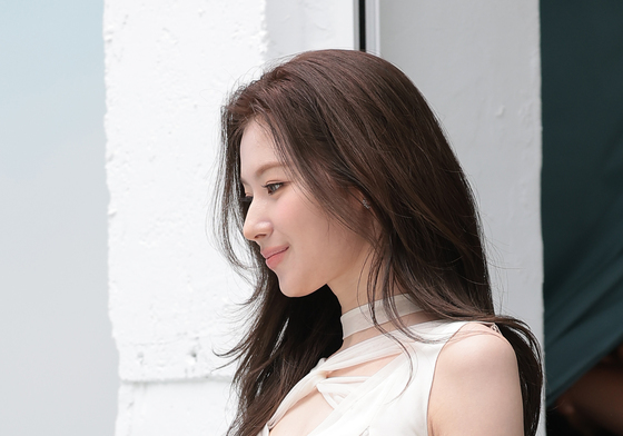 사나, 나 홀로 화보 인생