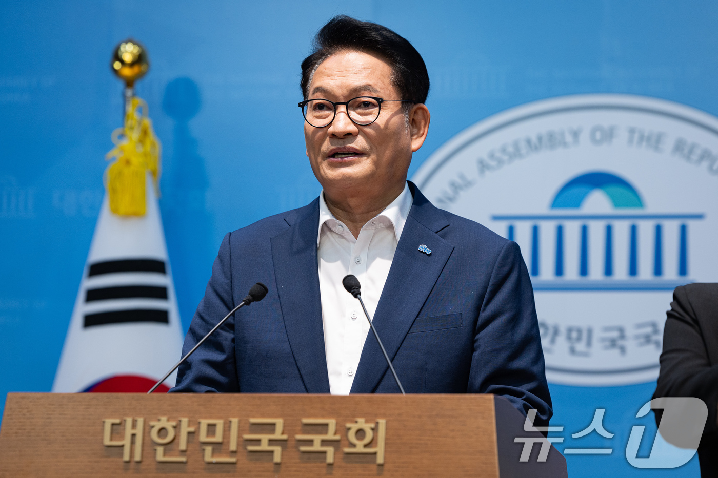 (서울=뉴스1) 유승관 기자 = 송영길 더불어민주당 당대표 후보가 13일 서울 여의도 국회 소통관에서 민생현안 관련 기자회견을 하고 있다. 2026.8.13/뉴스1