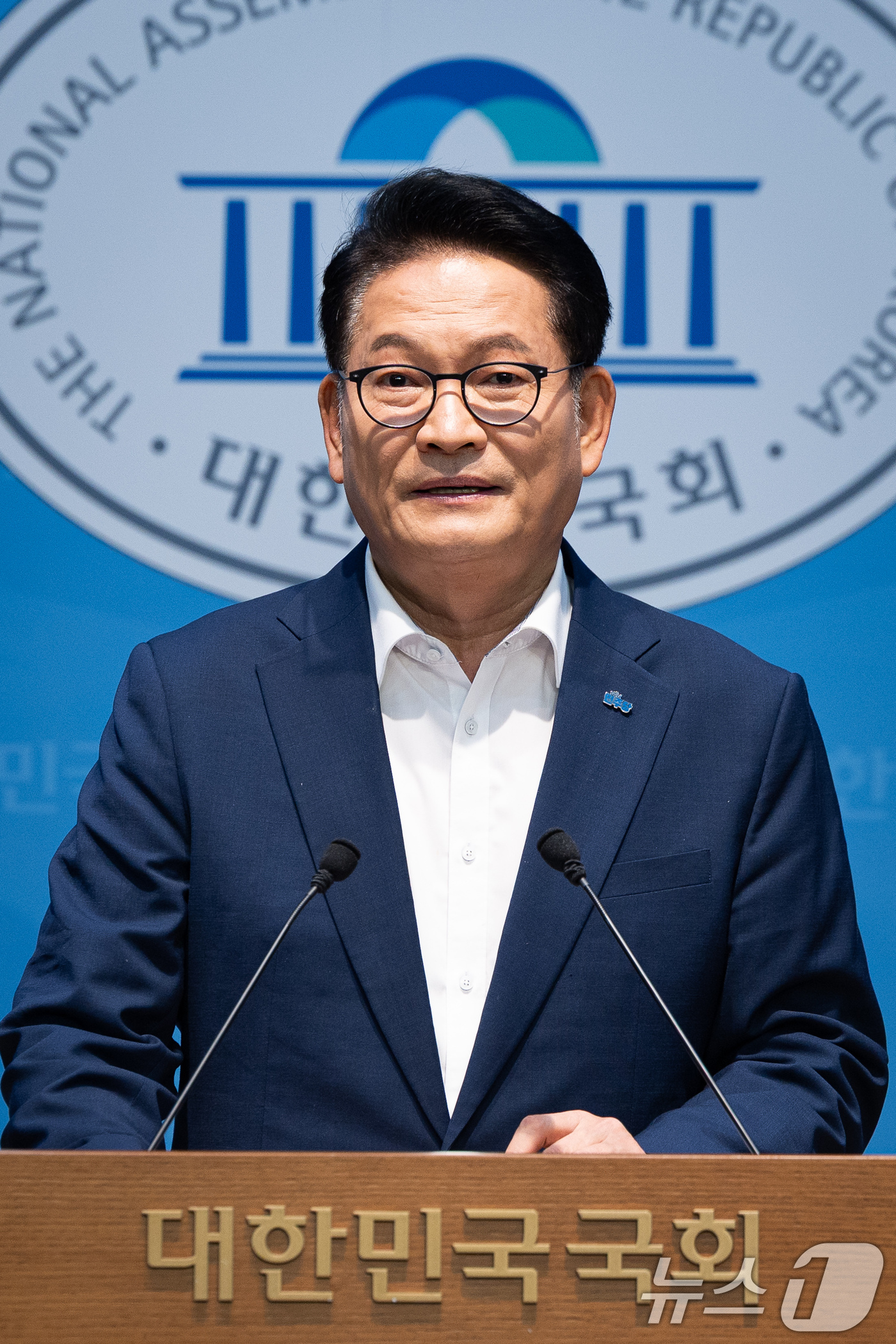 (서울=뉴스1) 유승관 기자 = 송영길 더불어민주당 당대표 후보가 13일 서울 여의도 국회 소통관에서 민생현안 관련 기자회견을 하고 있다. 2026.8.13/뉴스1