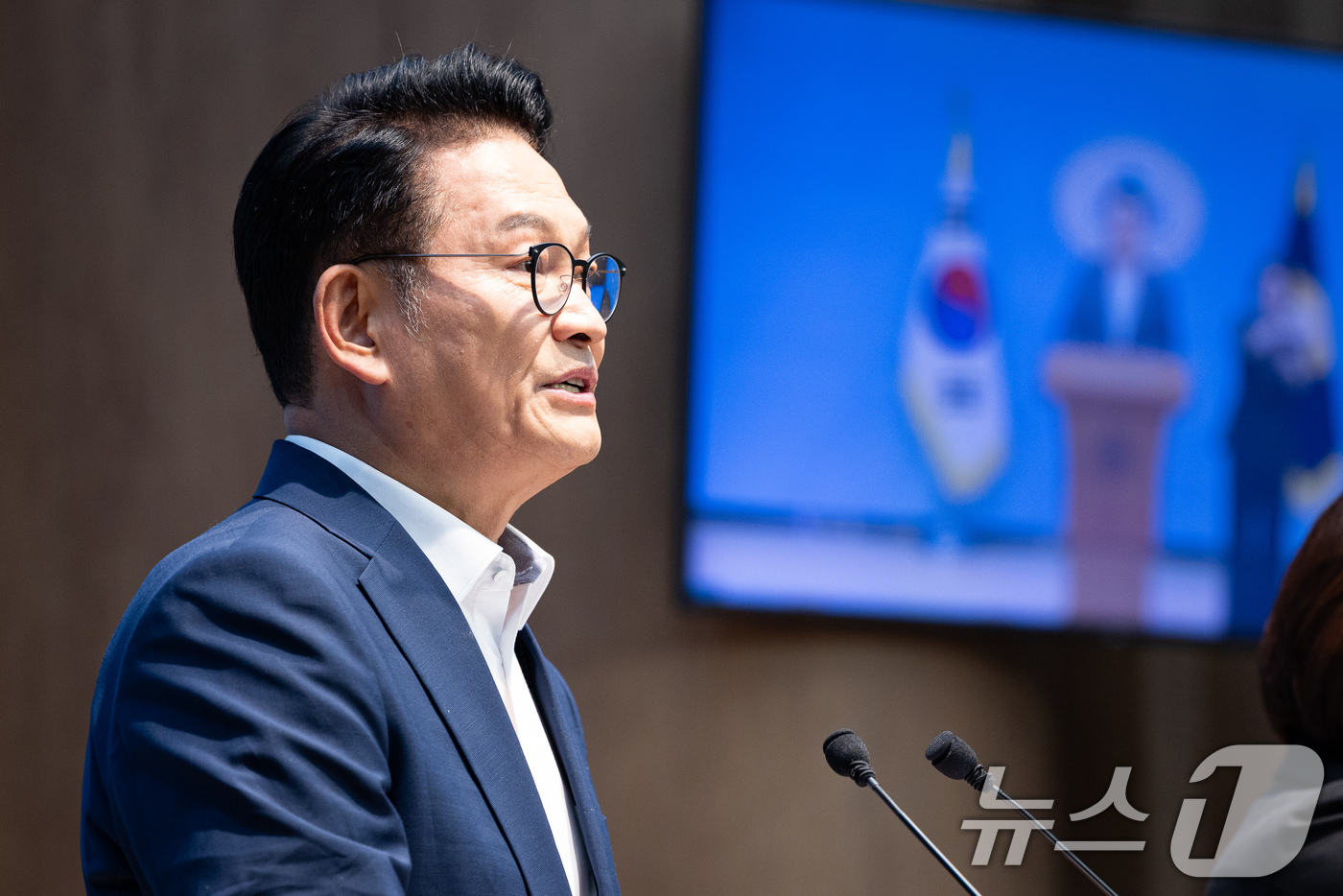 (서울=뉴스1) 유승관 기자 = 송영길 더불어민주당 당대표 후보가 13일 서울 여의도 국회 소통관에서 민생현안 관련 기자회견을 하고 있다. 2026.8.13/뉴스1