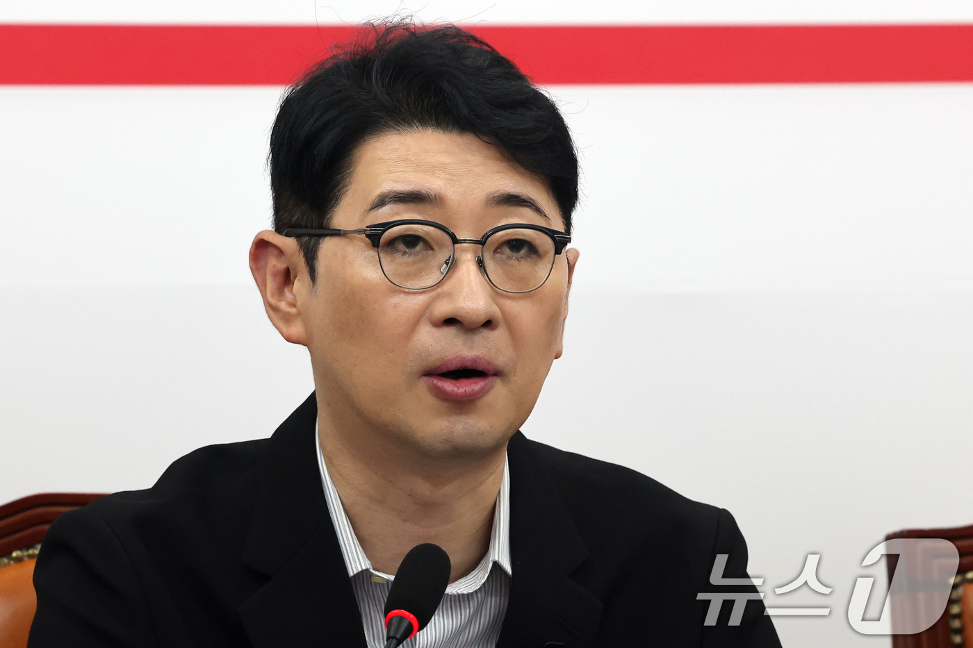 (서울=뉴스1) 황기선 기자 = 주진우 국민의힘 이재명 대통령 재판취소 저지특위 위원장이 13일 오전 서울 여의도 국회에서 열린 '이재명 대통령 재판취소 저지특위 회의'에서 모두발 …