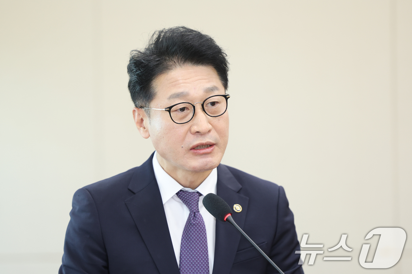 (서울=뉴스1) 황기선 기자 = 이호현 기후에너지환경부 제2차관이 13일 오전 서울 여의도 국회에서 열린 기후위기특별위원회 전체회의에서 인사말을 하고 있다.  2026.8.13/뉴 …