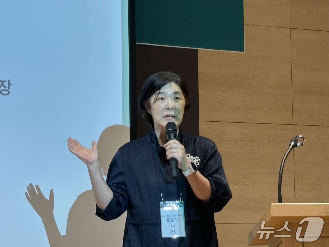 본문 이미지 - 윤은주 한국컨벤션전시산업연구원 원장이 13일 오전 서울 당산 학교법인일송학원에서 열린 'MEeT 2026 사전 미디어데이'에서 말하고 있다.