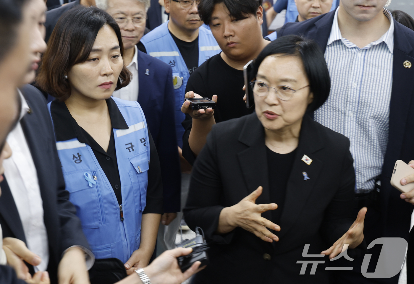 (무안=뉴스1) 김태성 기자 = 한성숙 국무총리가 13일 전남광주통합특별시 무안공항에서  12·29 제주항공 여객기 참사 유가족과 간담회를 마친 후 취재진의 질문에 답하고 있다. …