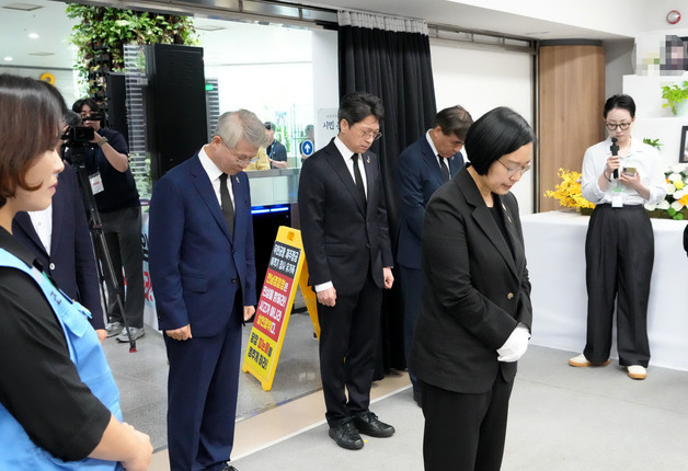 한성숙 국무총리, 여객기 참사 희생자 참배