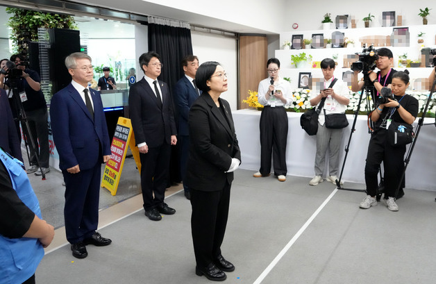한성숙 국무총리, 여객기 참사 희생자 참배