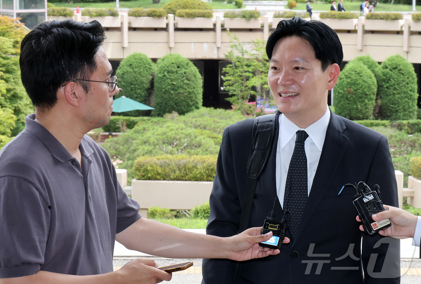 (과천=뉴스1) 김진환 기자 = 쌍방울 대북송금 사건 수사 비위 의혹으로 정직 징계가 청구된 박상용 인천지방검찰청 부부장검사가 13일 오후 경기 과천 법무부에서 진행되는 감찰위원회 …